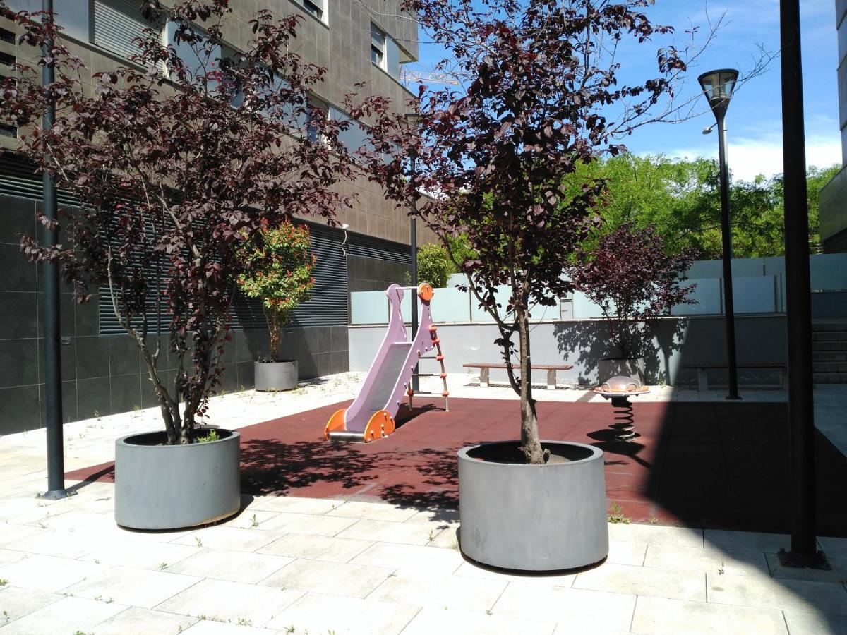 Stylish Flat, 2 Bathrooms And Swimming Pool, Next To The Beach! Sant Adria de Besos Exteriér fotografie